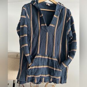 Faherty Navy Textured Hoodie - Smoke free pet free